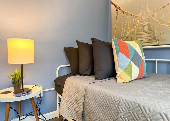 2 Stylish With 8 Beds And Parking Wifi Apartment