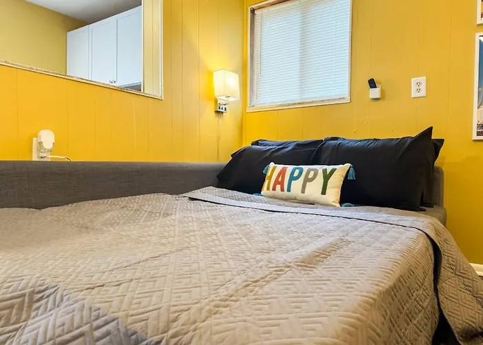 2 Stylish With 8 Beds And Parking Wifi
