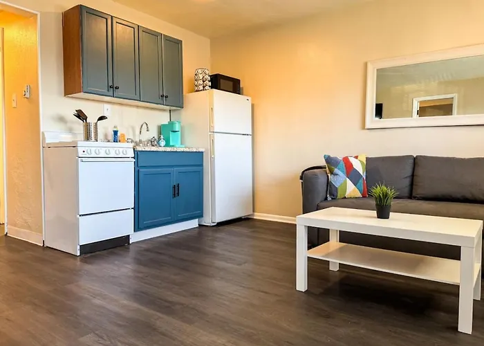 2 Stylish With 8 Beds And Parking Wifi Apartment *