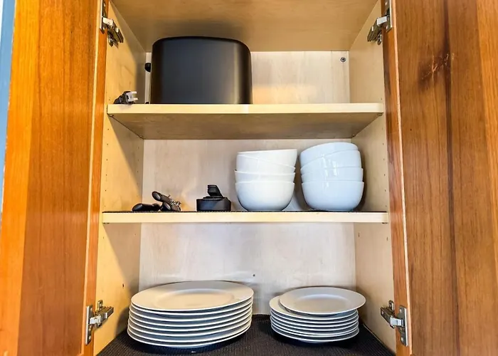 2 Stylish With 8 Beds And Parking Wifi