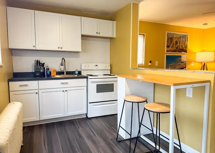 2 Stylish With 8 Beds And Parking Wifi Apartment *