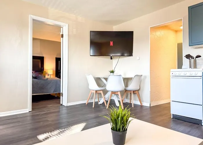 2 Stylish With 8 Beds And Parking Wifi *